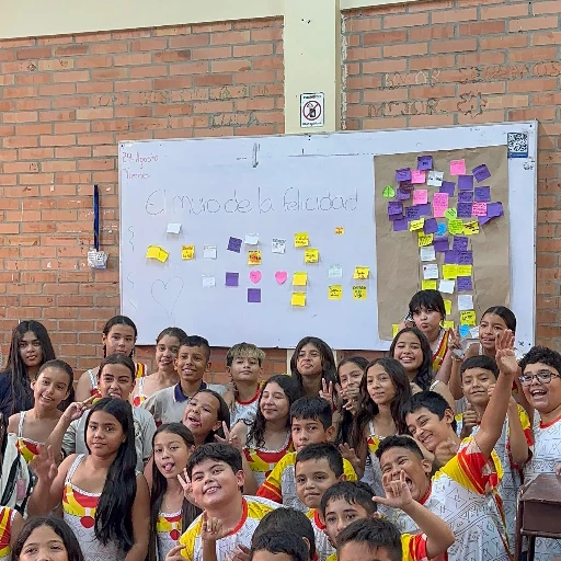 Comienzo de la Semana de la Paz en la Institución Educativa Gimnasio Campestre ComfaOriente 💙🧡🕊️